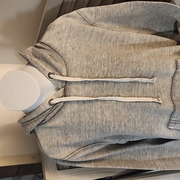 Aeropostale brand hooded sweatshirt - Picture 2 of 8